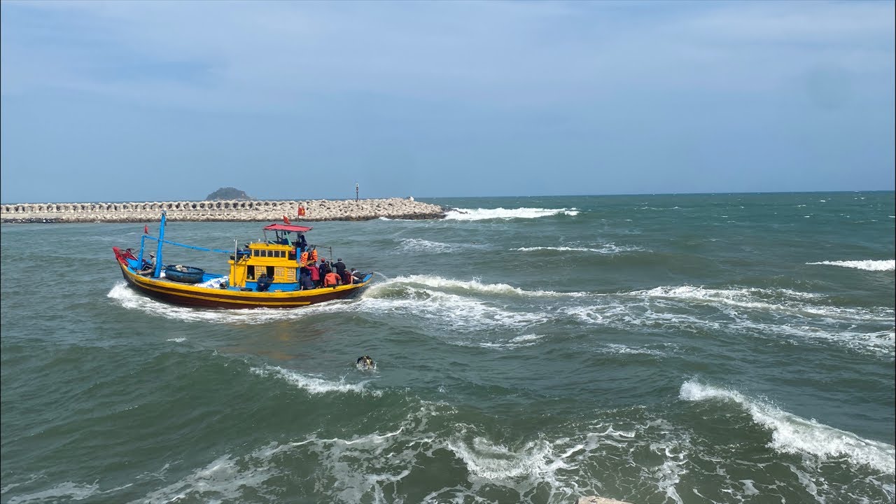 CỬA BIỂN NGUY HIỂM ⚠️ NGÀY BIỂN ĐỘNG