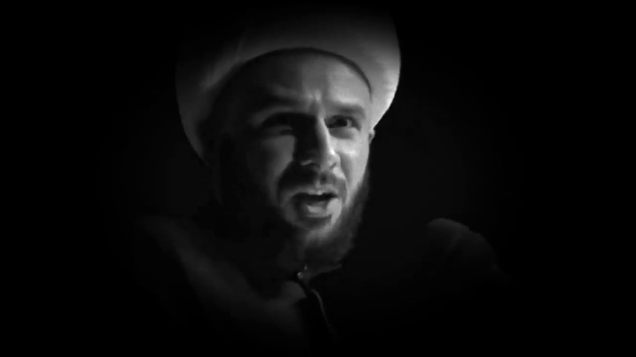 انني الْمُضْطَر في أَمَّنْ يُجِيبُ!
