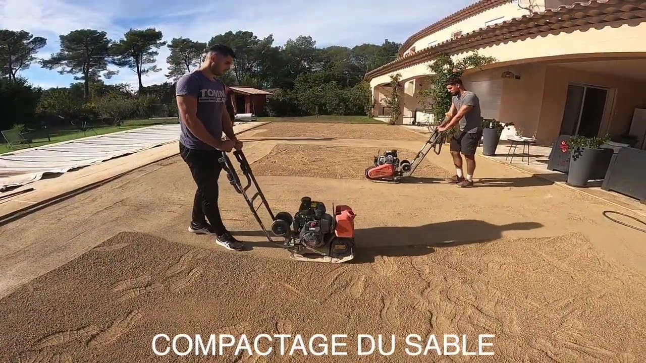 R&eacute;alisation de 130m&sup2; de gazon synth&eacute;tique 40mm naturel et r&eacute;aliste &agrave; Fayence dans le Var