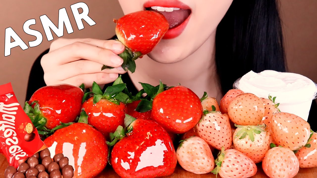咀嚼音いちご飴とモルティージャスASMR FRESH&CANDIED FRUITS STRAWBERRY+MALTESERS eating sounds MUKBANG먹방