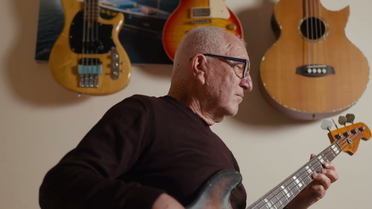 I don't know how to love him on a Fender Jazz Bass 1973.