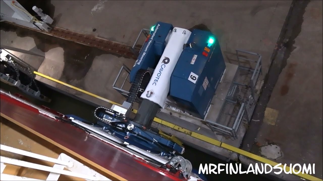 Automooring system in Turku, Viking Line M/S Grace is the ship                       - 28 10 2023 -