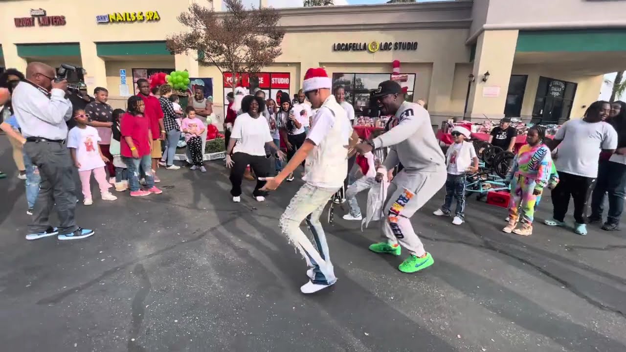 Christmas toy drive, a LIT time is what we have !#jboyz #dancebattle #toydrive #alwayshappy