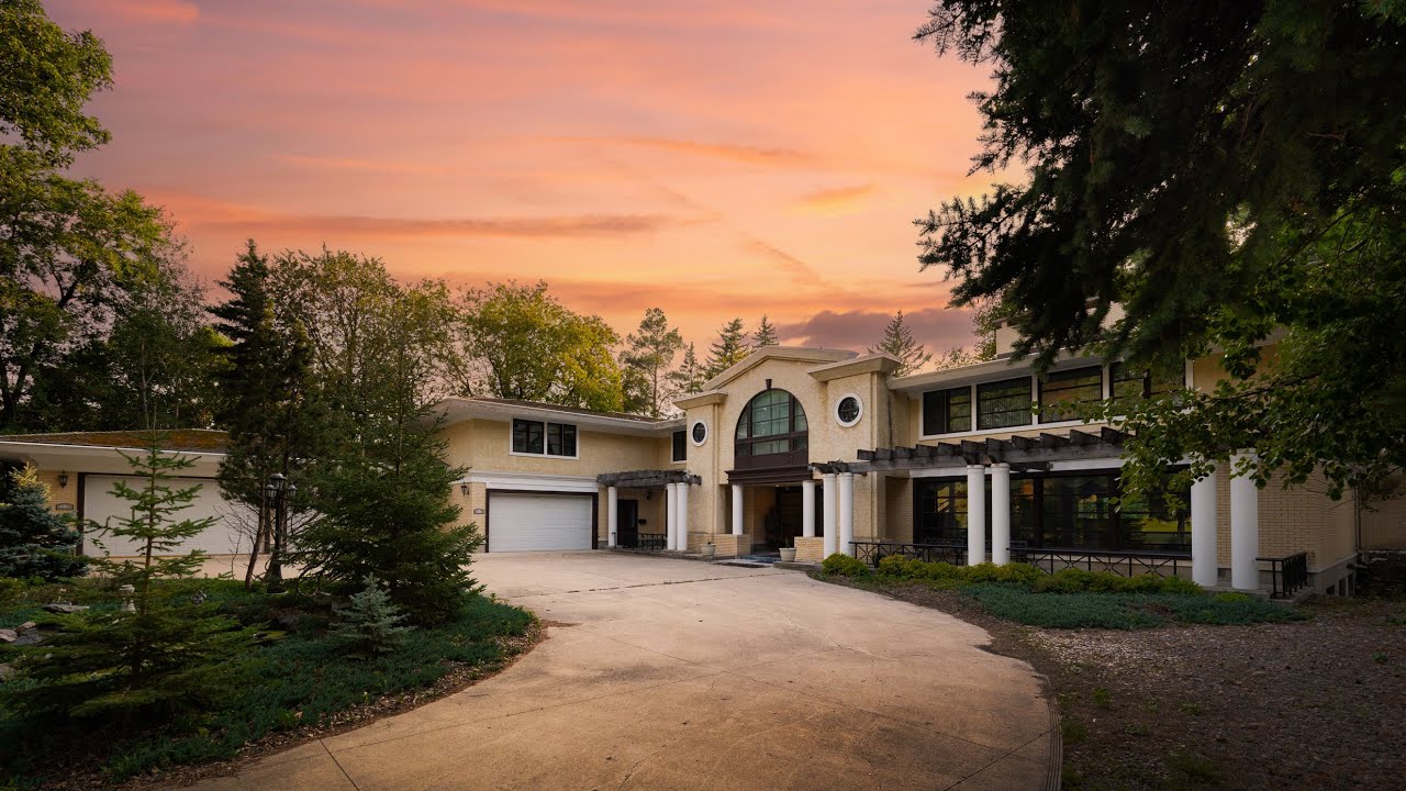 570 Park Blvd West - Architectural Marvel in Tuxedo