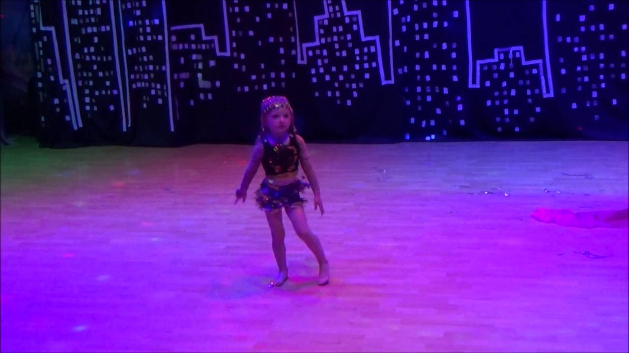 5  years old belly dancer