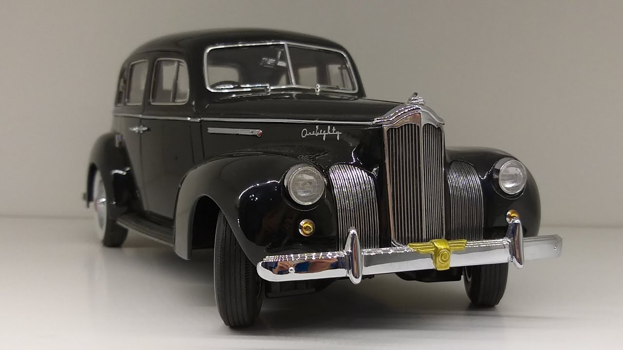 1:18 Packard 180 Sedan (1938) by Signature