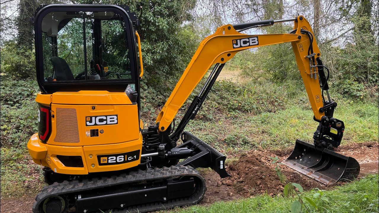 JCB 26C-1   Track scrape