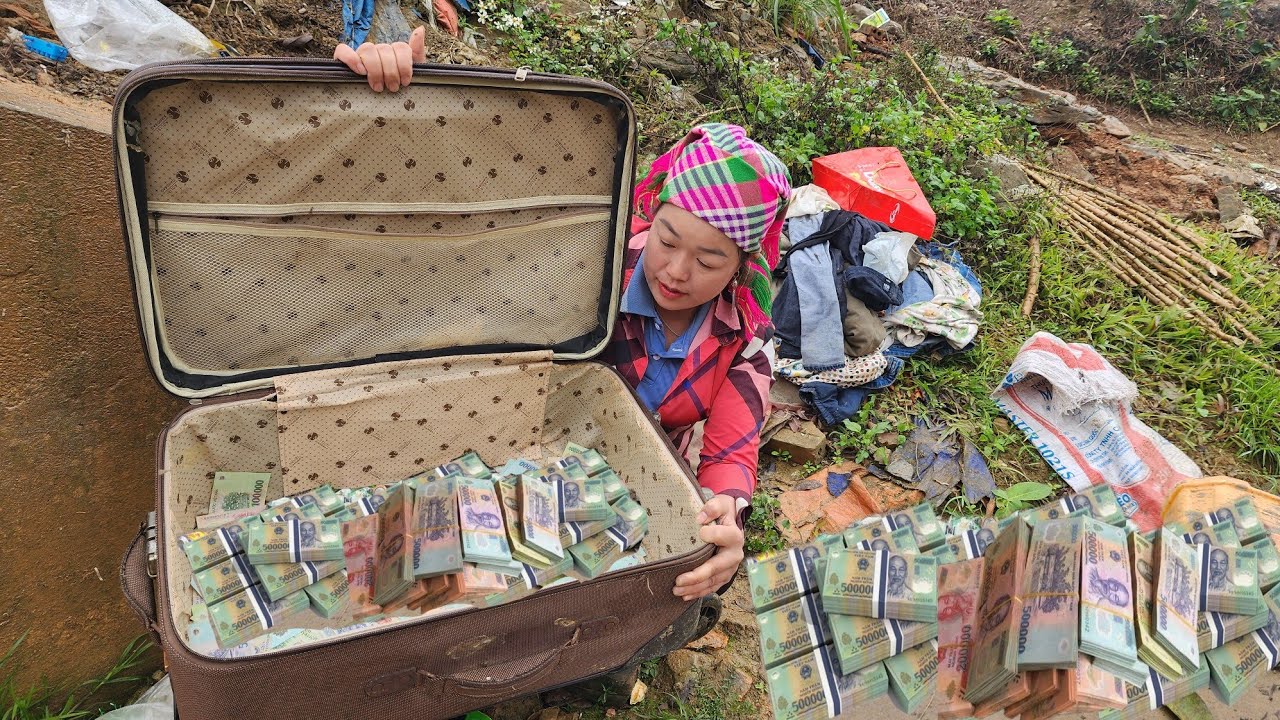Full Video: 25-year-old girl collects scrap: Girl picks up large sum of money at abandoned landfill