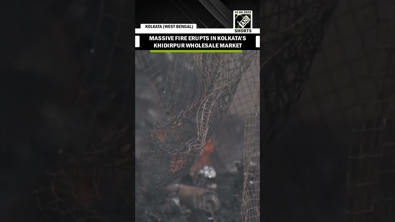 Massive fire breaks out in wholesale market in Kolkata’s Khidirpur area; fire tenders rush to spot