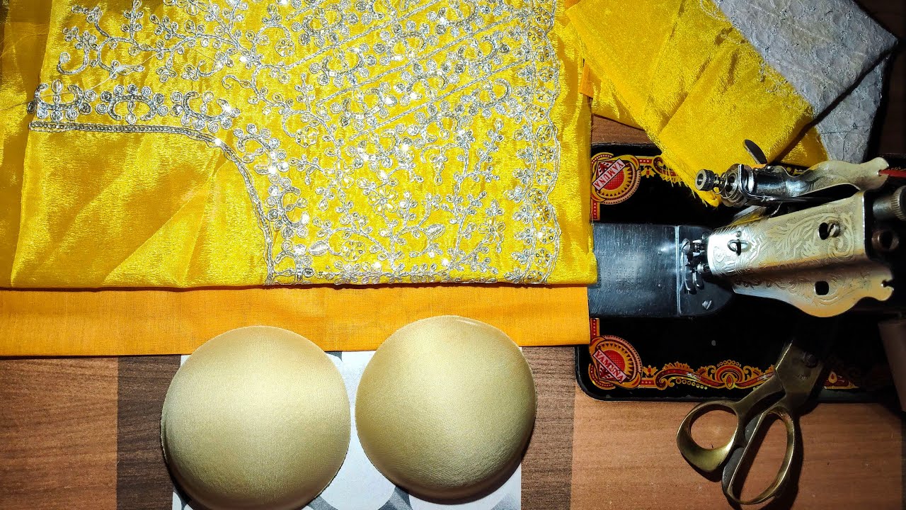 आज  हल्दी मे पहने वाली pad ब्लाउज सिलाई कर रही हूं/ padded Blouse stitching.#blousestitching 