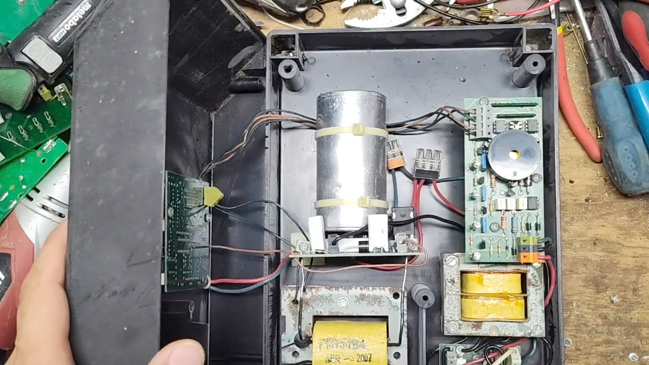 How To Gut & Rebuild An Older Parmak Rangemaster Electric Fence Charger