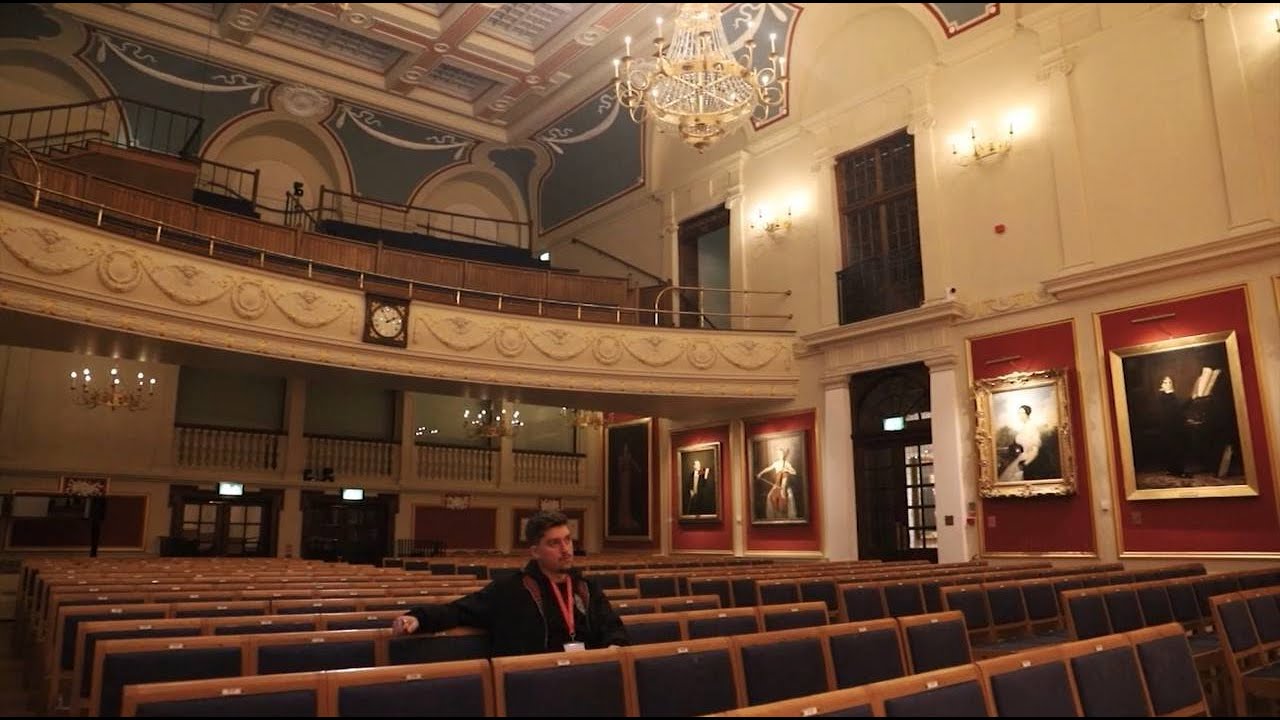From rock musician to opera singer | Short documentary about Alex Ilvahin