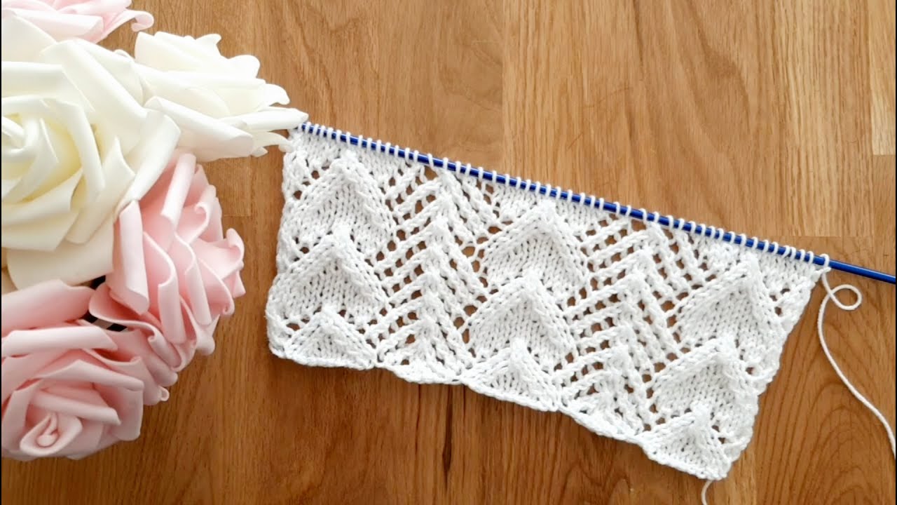 Motivo traforato cuori ai ferri n° 136/ Lace stitch knitting / Punto calados a dos agujas