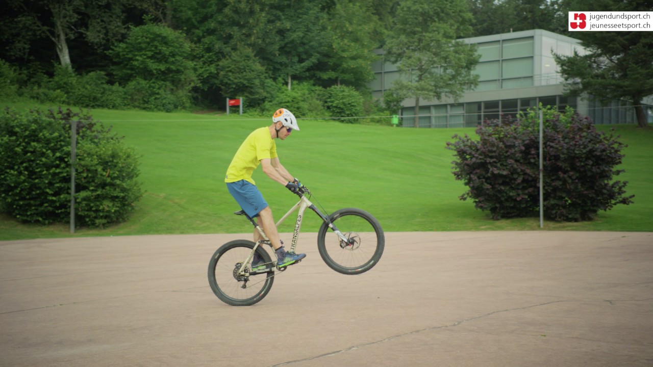 Mountainbike &ndash; Fahrtechniken: Vorderrad anheben