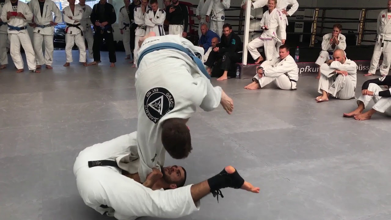 Rener Gracie rolling with a soon to be purplebelt