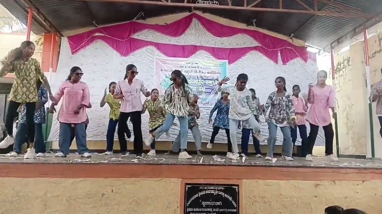 GHPS ANAGODU 8th girls remix dance. 