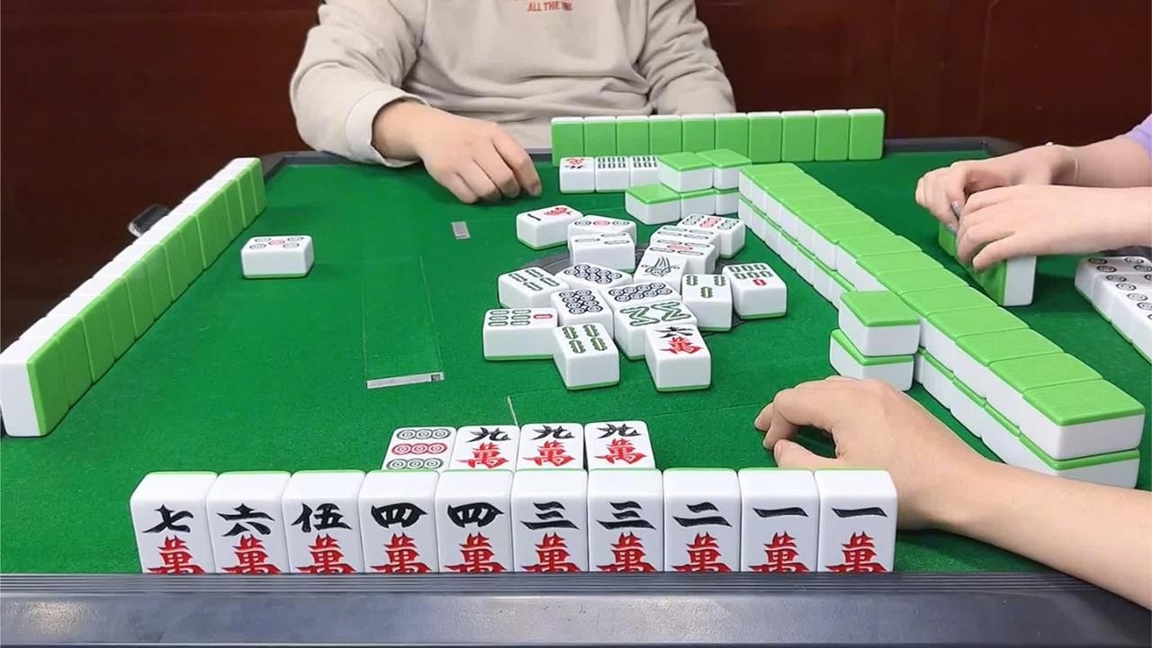 麻将：被茂茂天克的选手，转来转去都割他