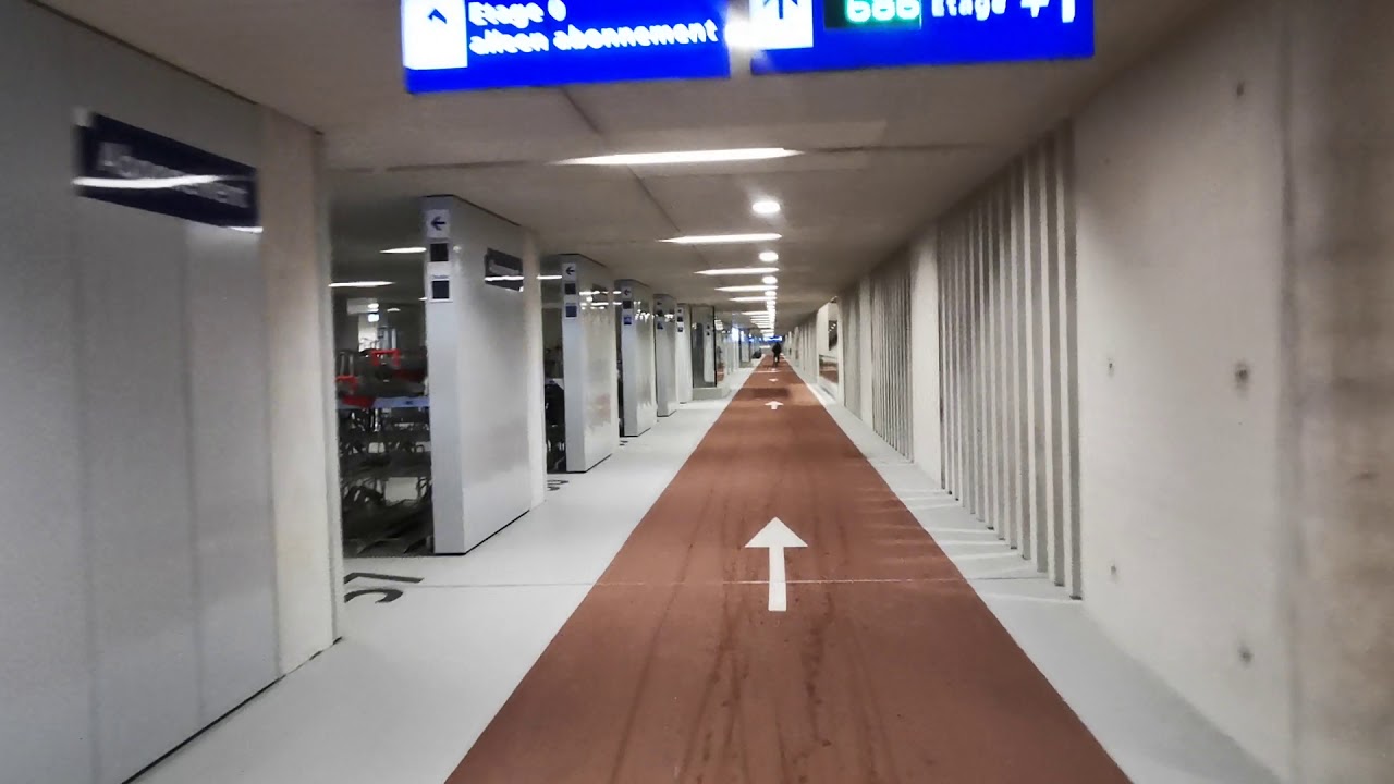 Utrecht centraal indoor fietspad