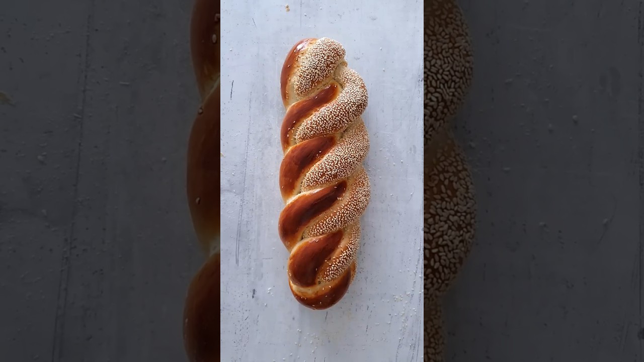 A stunning challah twist - Four strands, 180g each, 50cm length #challah #baking #breadrecipe