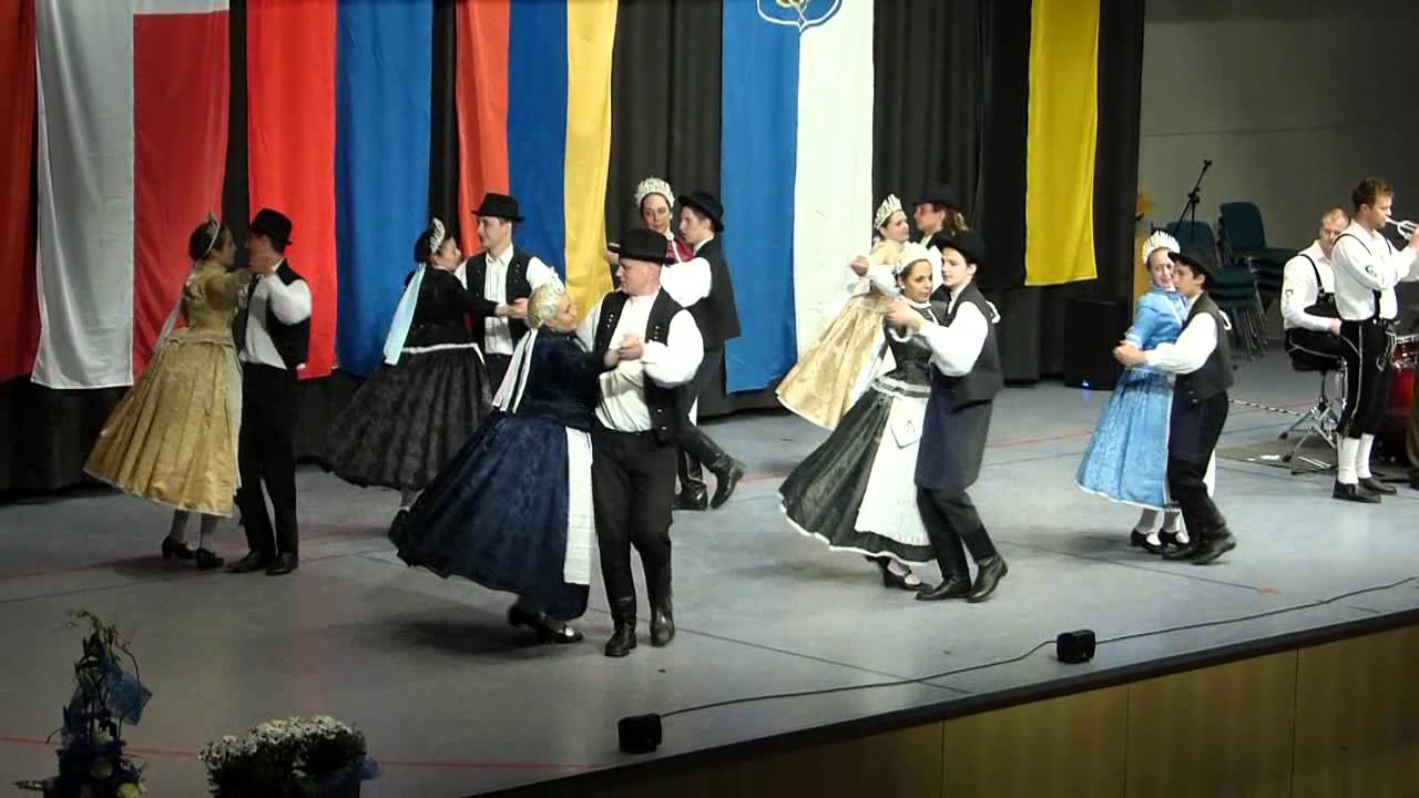 Lochberg Tanzgruppe/Gerlingen 2014./ Lahmgruem  polka