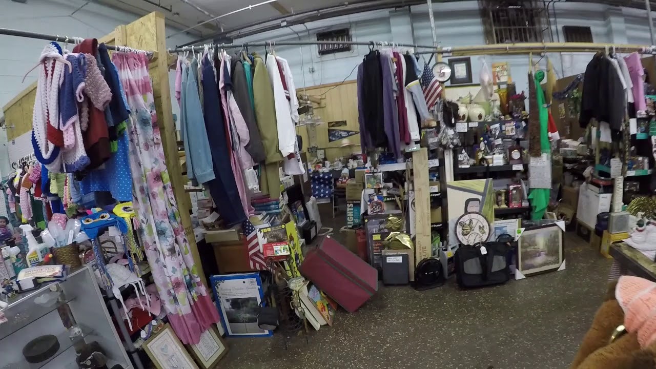 Indoor Flea Market Walk Around - There is Still Gold to be Found...