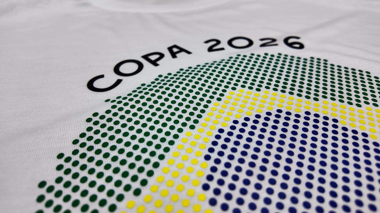 Como transformar uma camiseta branca básica em lucro com filme de recorte?