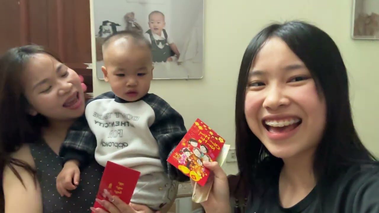Bà Năm Chơi Lớn Lì Xì To Cho Cả Nhà 