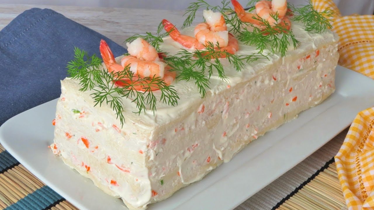 Pastel frío de merluza y langostinos con pan de molde.