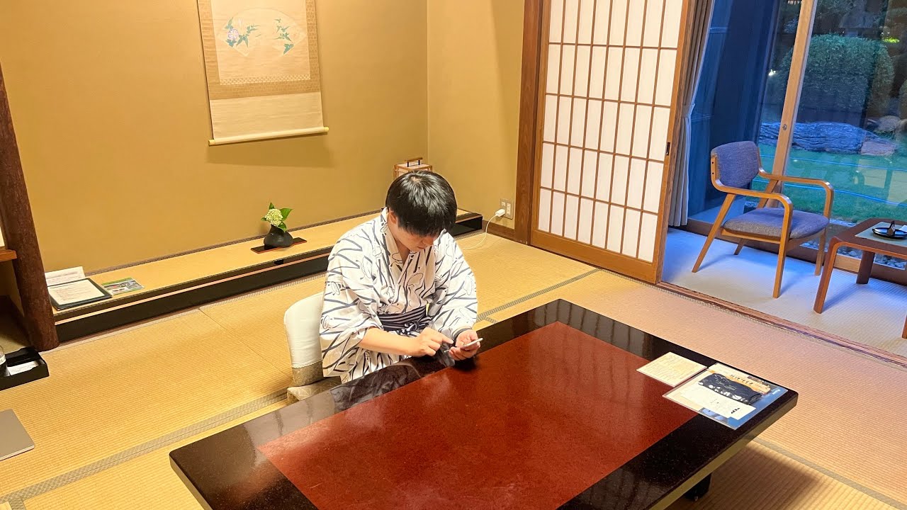 【文豪旅】旅館に閉じこもって執筆活動する33歳男性【城崎温泉】