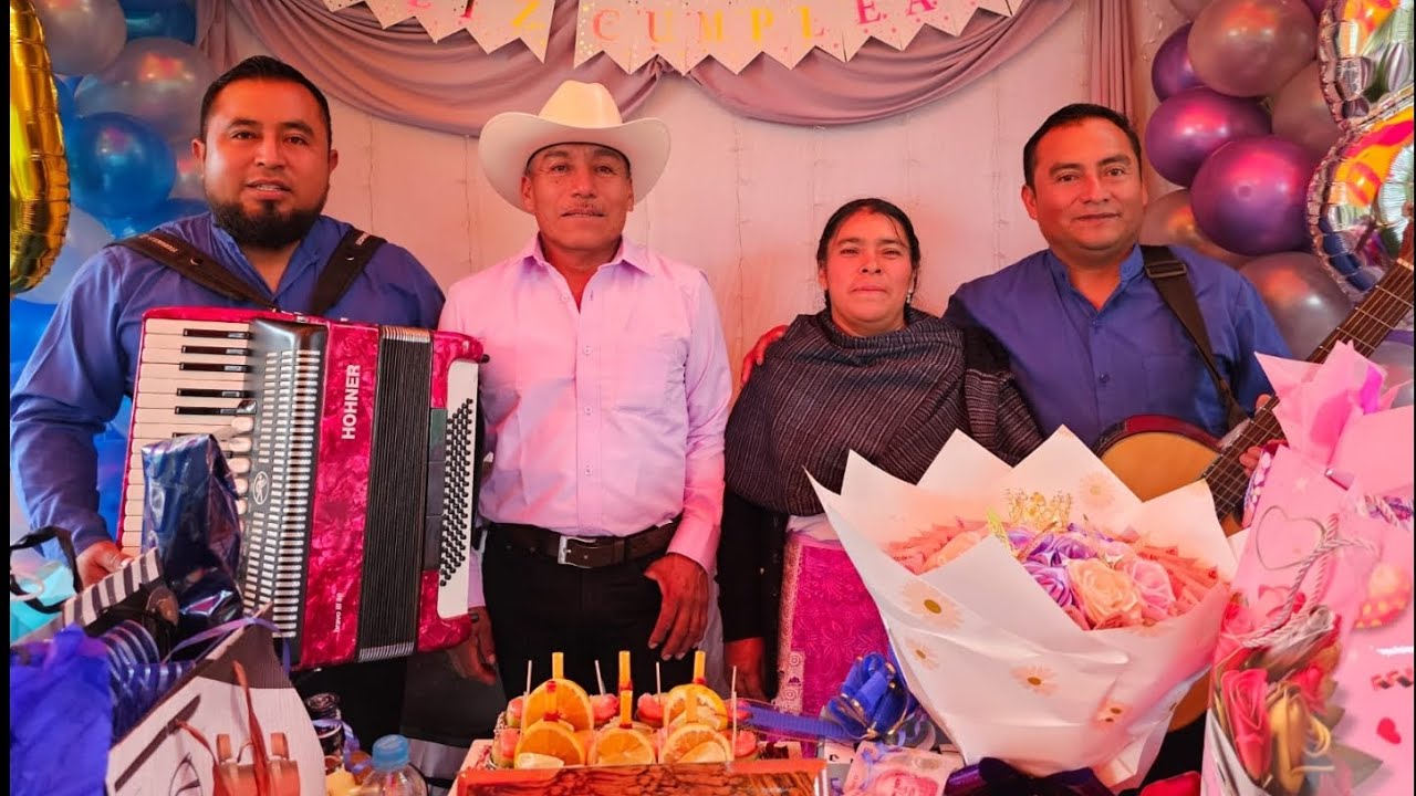 Cumpleaños de Don Maurilio y Doña Leonor en Río Verde San Juan Mixtepec Juxtlahuaca Oaxaca México 