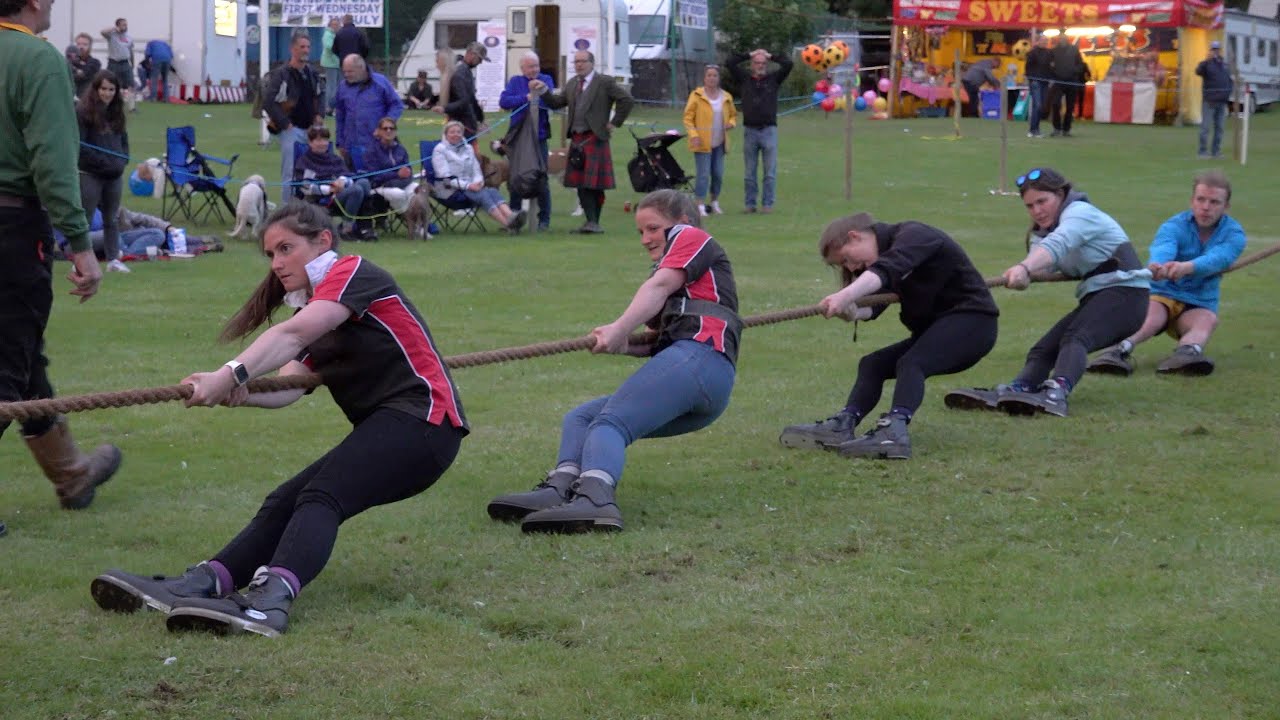 Aberfeldy Young Farmers girls beat Rugby team at Tug o' War during 2022 Kenmore Highland Games
