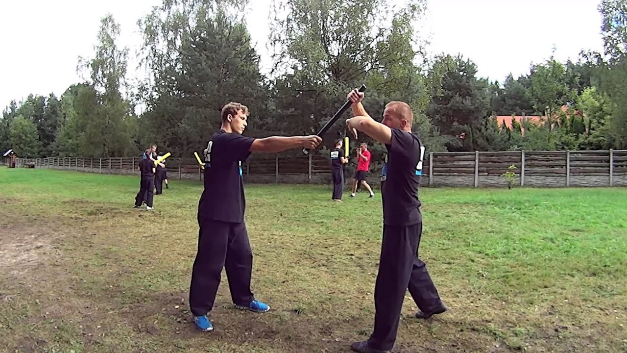 Krav Maga Offensive-obrona przed atakiem kijem z góry.