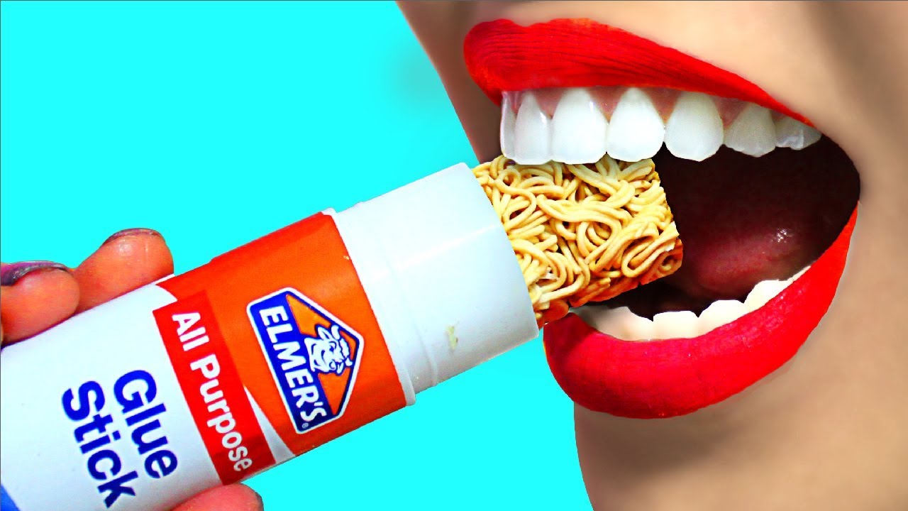 HOW TO SNEAK CANDY IN CLASS! Funny Classroom Prank!!
