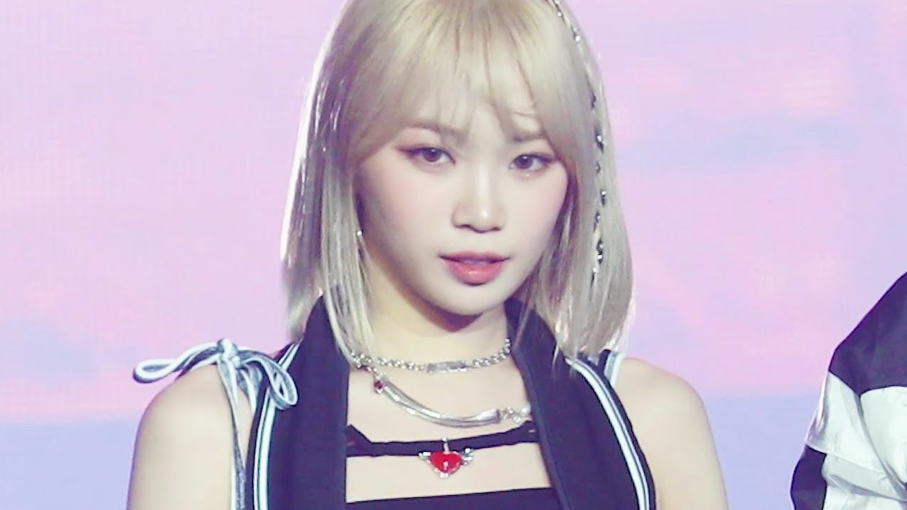 [4K] 240615 2024 Weverse Con Festival #르세라핌 #김채원 UNFORGIVEN (feat. Nile Rodgers) 직캠