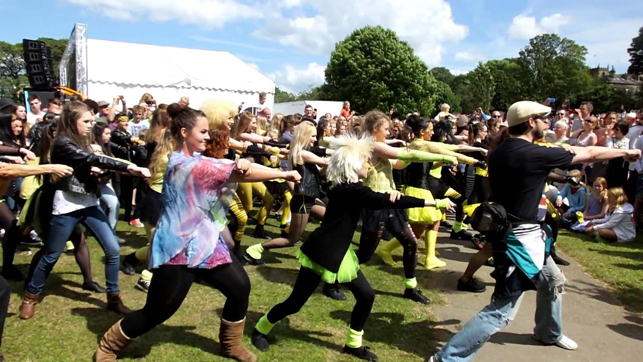 IlLKLEY TOUR DE FRANCE FLASHMOB! Joze School of Performing Arts.