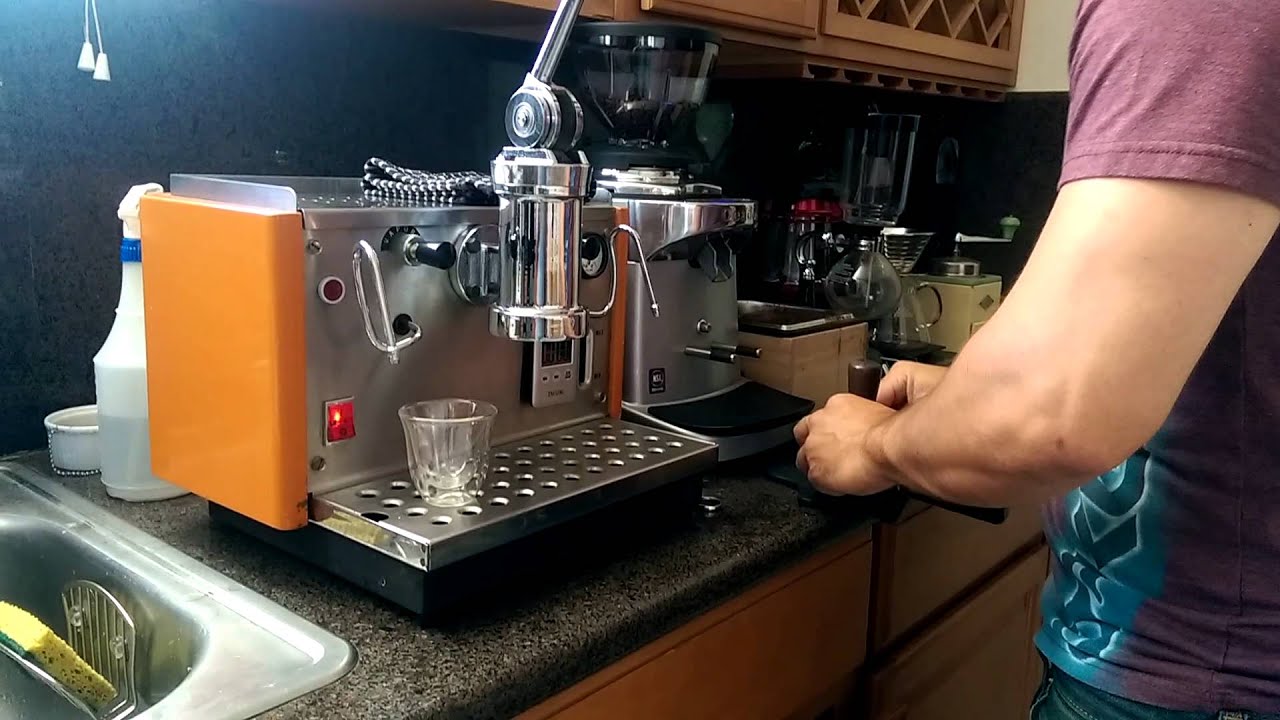 Bezzera Family Lever espresso shot