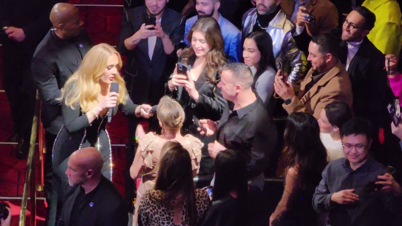 Adele greets fans at Las Vegas show - 1/27/2022