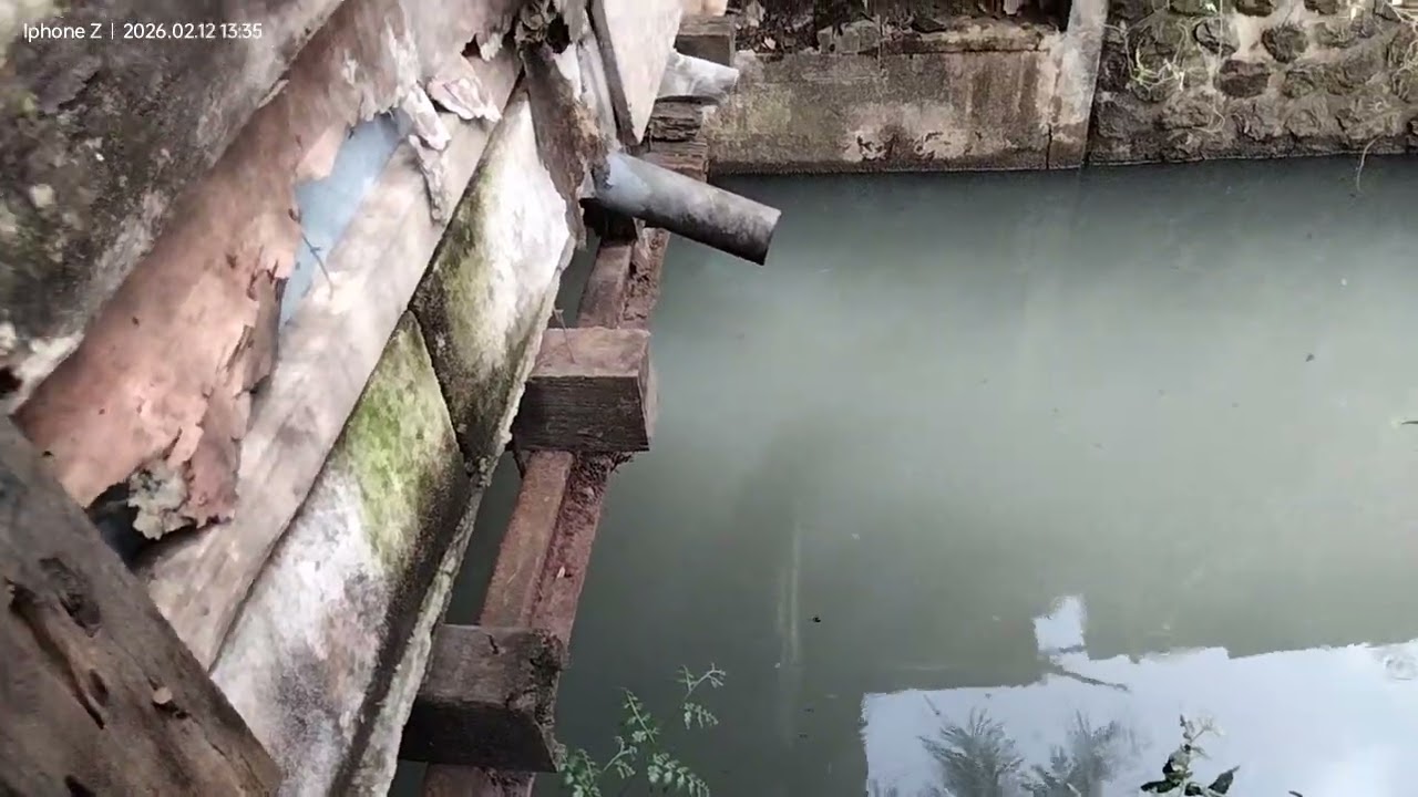 Rel kereta Api tertimbun 