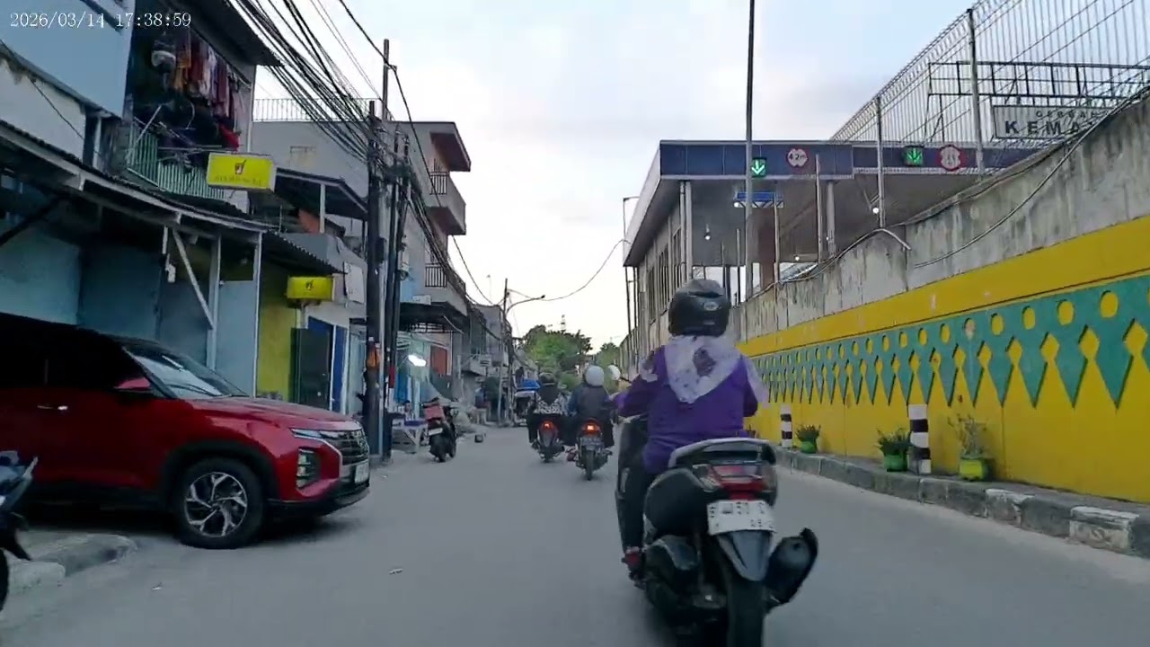 Keliling di keramaian orang berbuka puasa brica AE3X