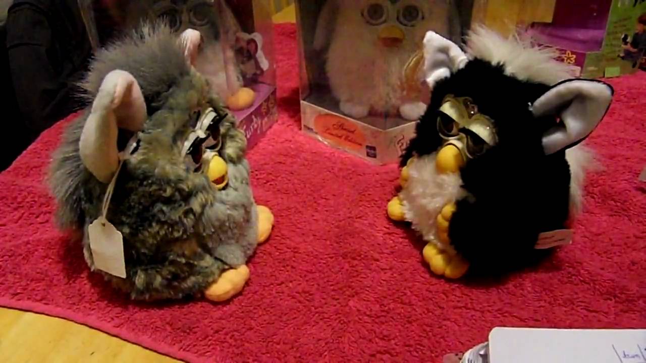 Furbish (Furby Fake) interacts with Japanese-speaking Adult Furby