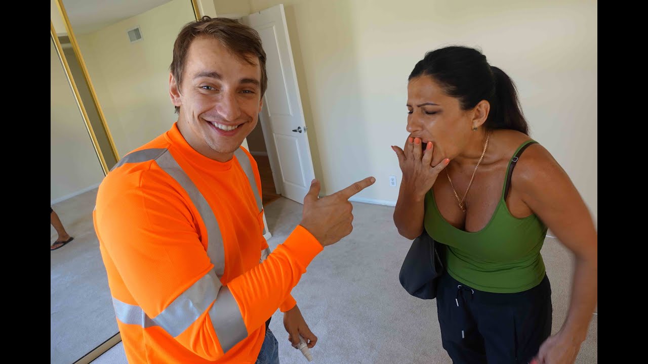 PRANKED MY MOM IN THE NEW HOUSE!!