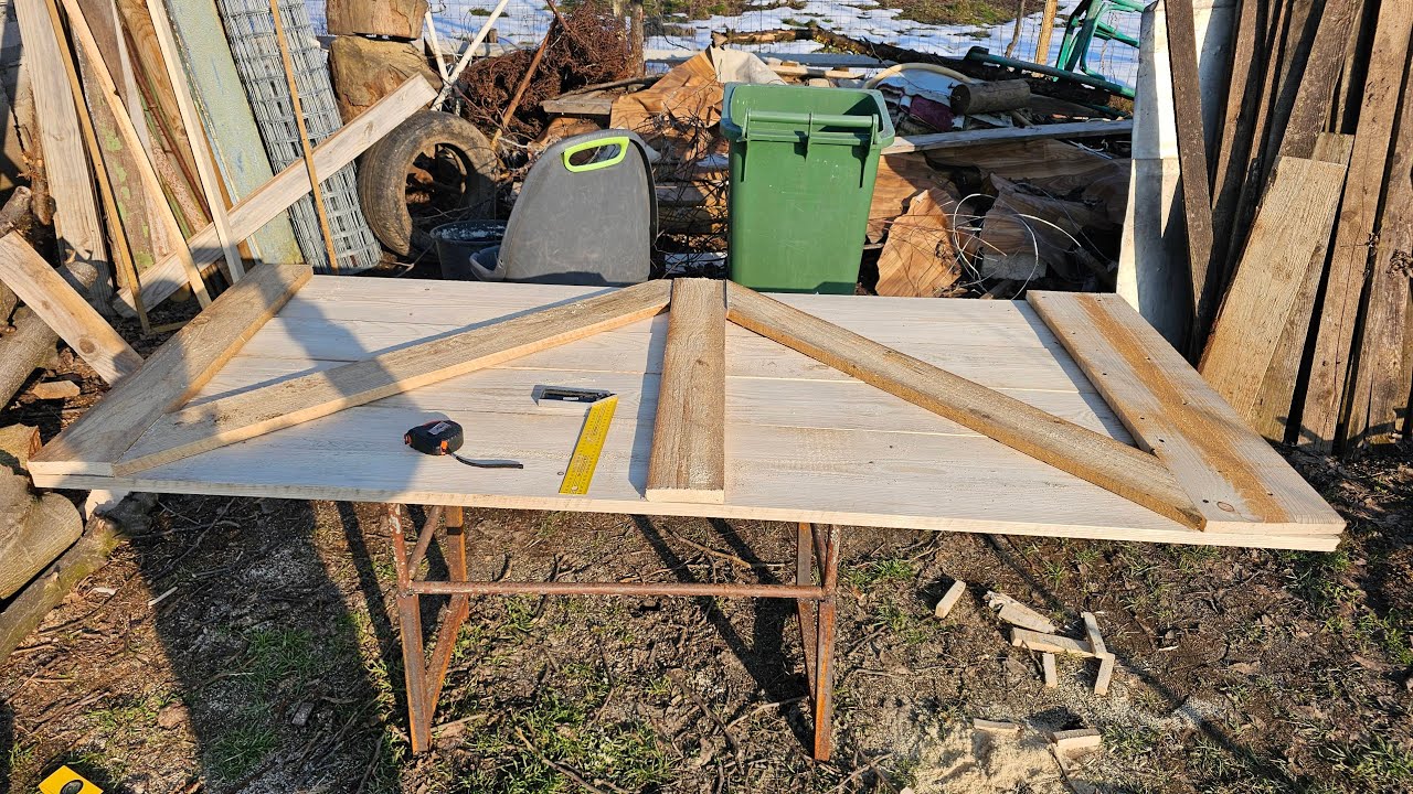 LIVE | Șlefuiesc ușa căbănuței din lemn 🪵🔧