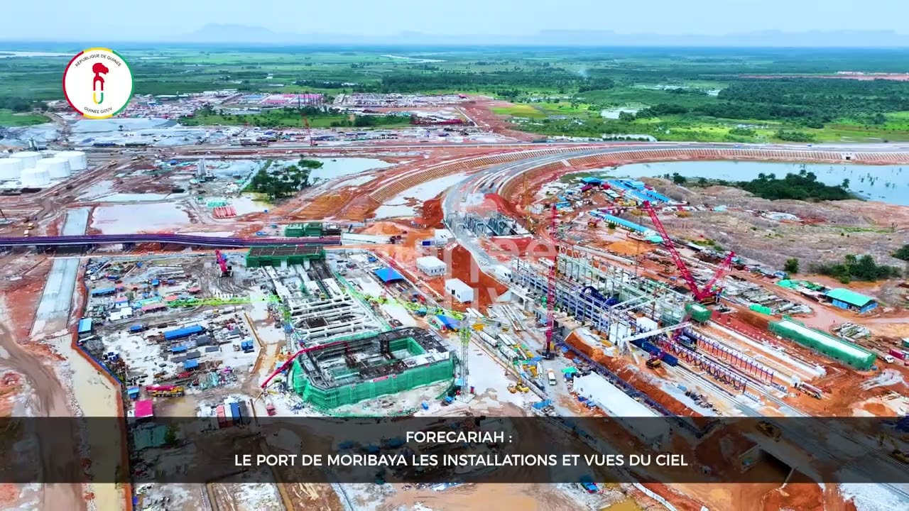 Depuis le ciel, plongez au cœur du port minier de Moribaya