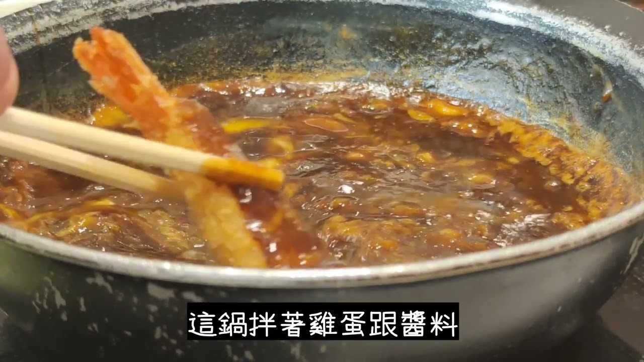 #巨大炸蝦 名古屋ESCA地下街的#海老どて食堂 ，以誇張巨大炸蝦聞名，外酥內彈、蝦香濃厚，搭配名古屋風味味噌醬與白飯，份量十足、拍照超吸睛，必吃推薦款超滿足。#名古屋美食#日本旅行#美食#炸蝦
