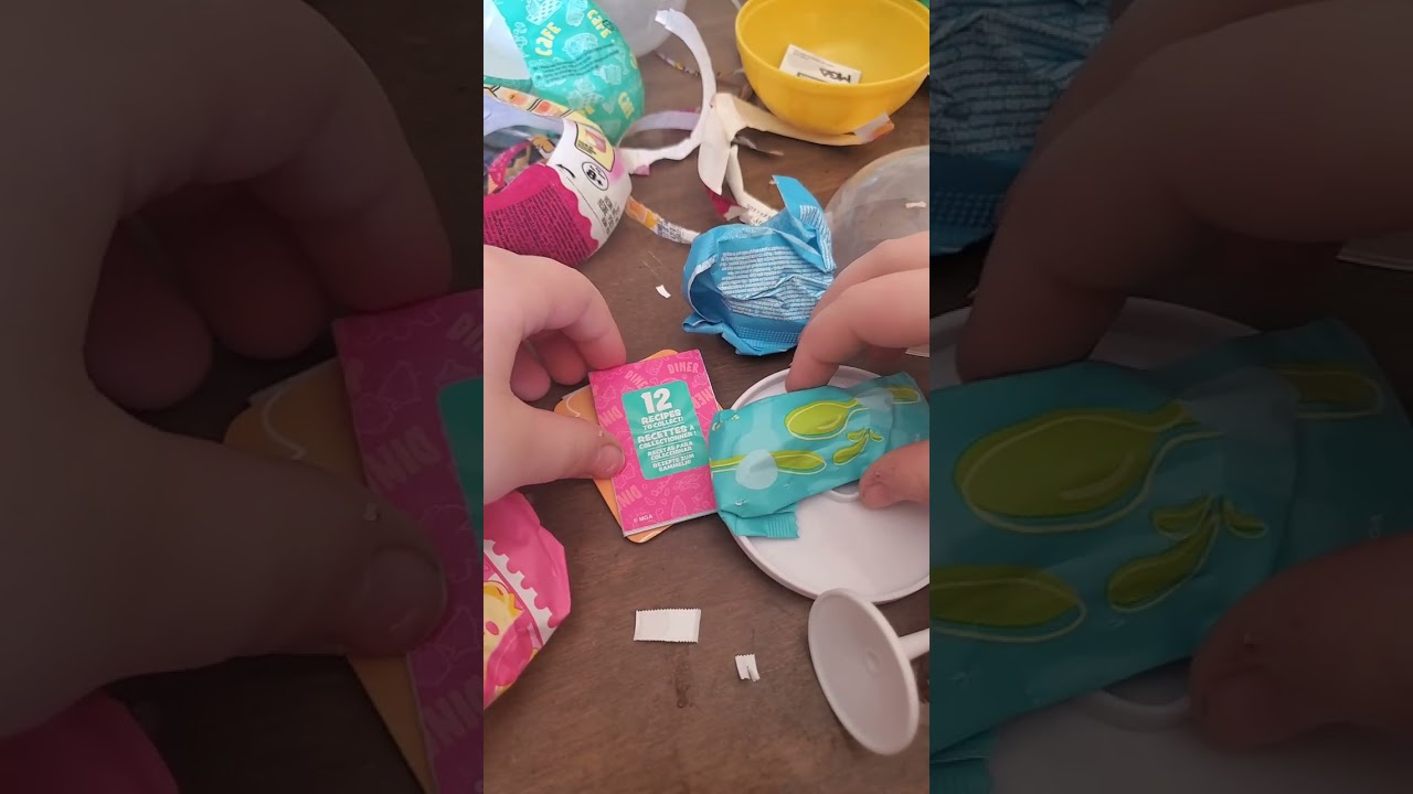 Unboxing mini verse Capsules 