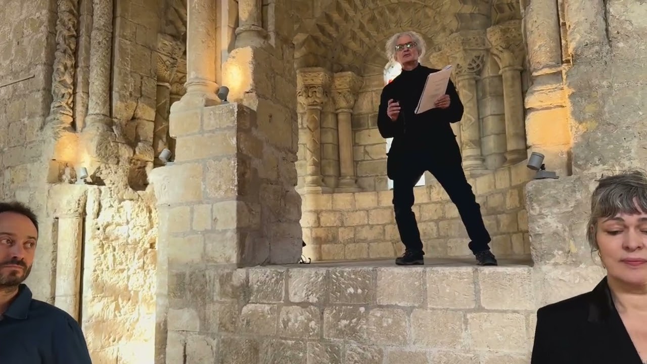 À même l'immense