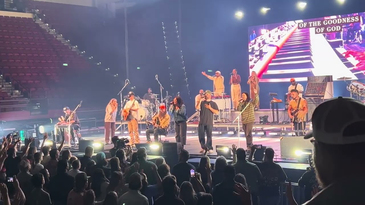 Goodness of God - Crowder/Passion/Kari Jobe/Cody Carnes - Grace and Glory tour 