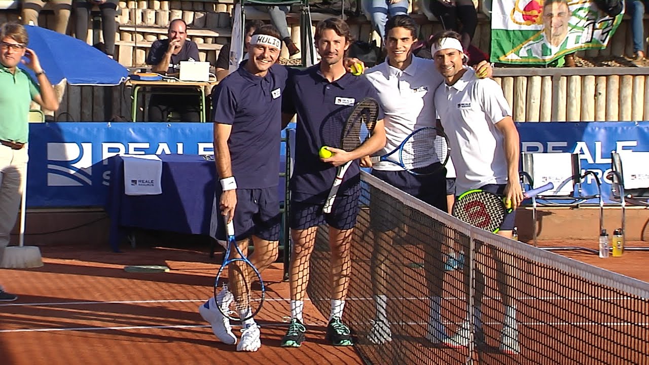 Joaquín y Bartra disputan un divertido partido de tenis de dobles