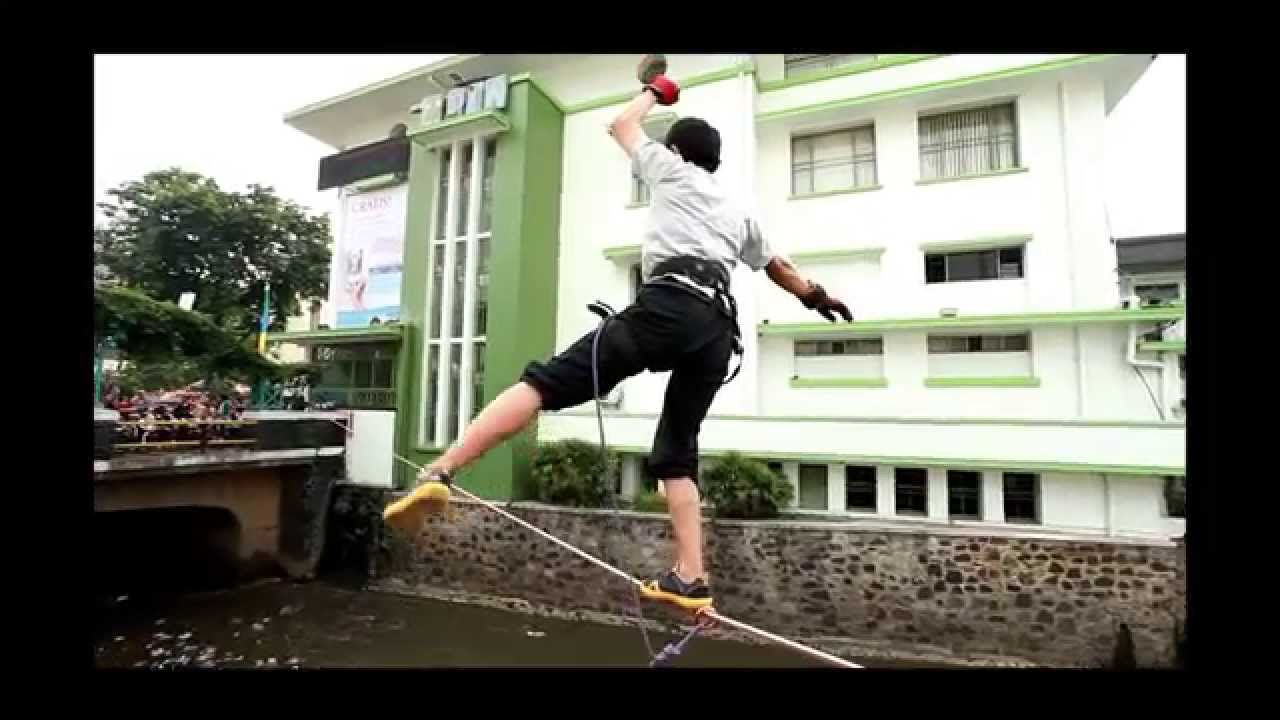 Learn how to edit a video. subject : Slackline