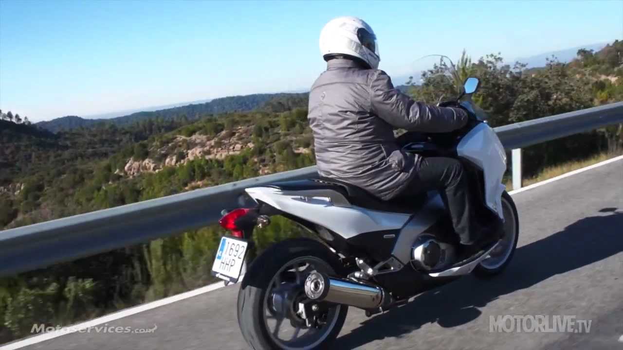 Essai Honda Integra 700